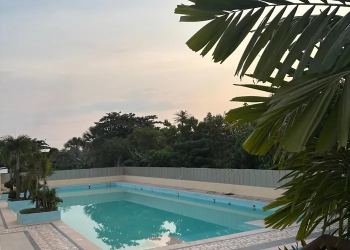 Near Mactan International Airport With Private Entrance And Shared Pool Hébergement de vacances Île de Mactan
